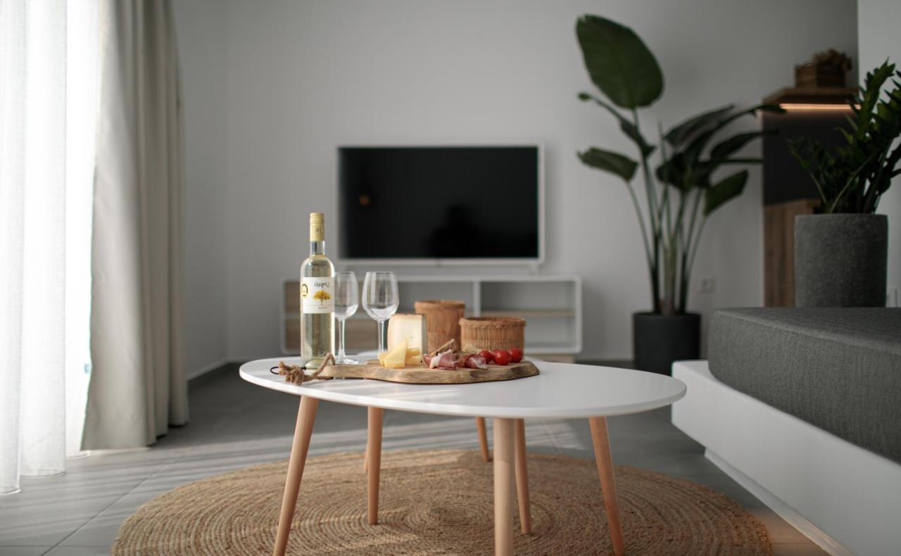 Seanfinity Beachfront Suites Mikri Vigla Exteriér fotografie