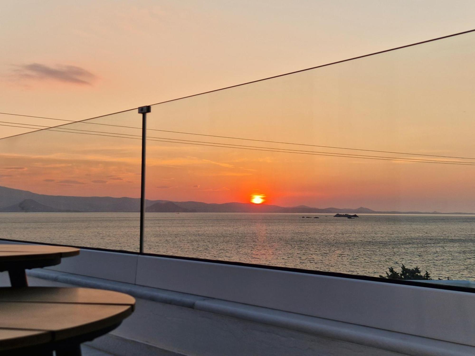 Seanfinity Beachfront Suites Mikri Vigla Pokoj fotografie